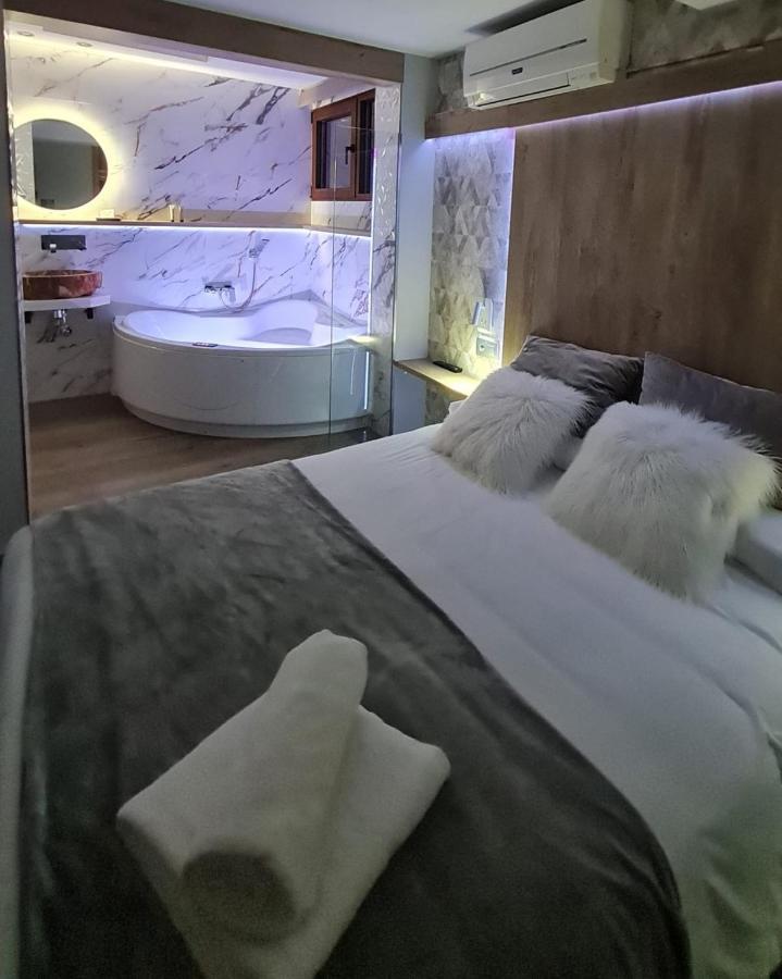 Apartamentos Los Robles Alcala del Jucar Exteriér fotografie